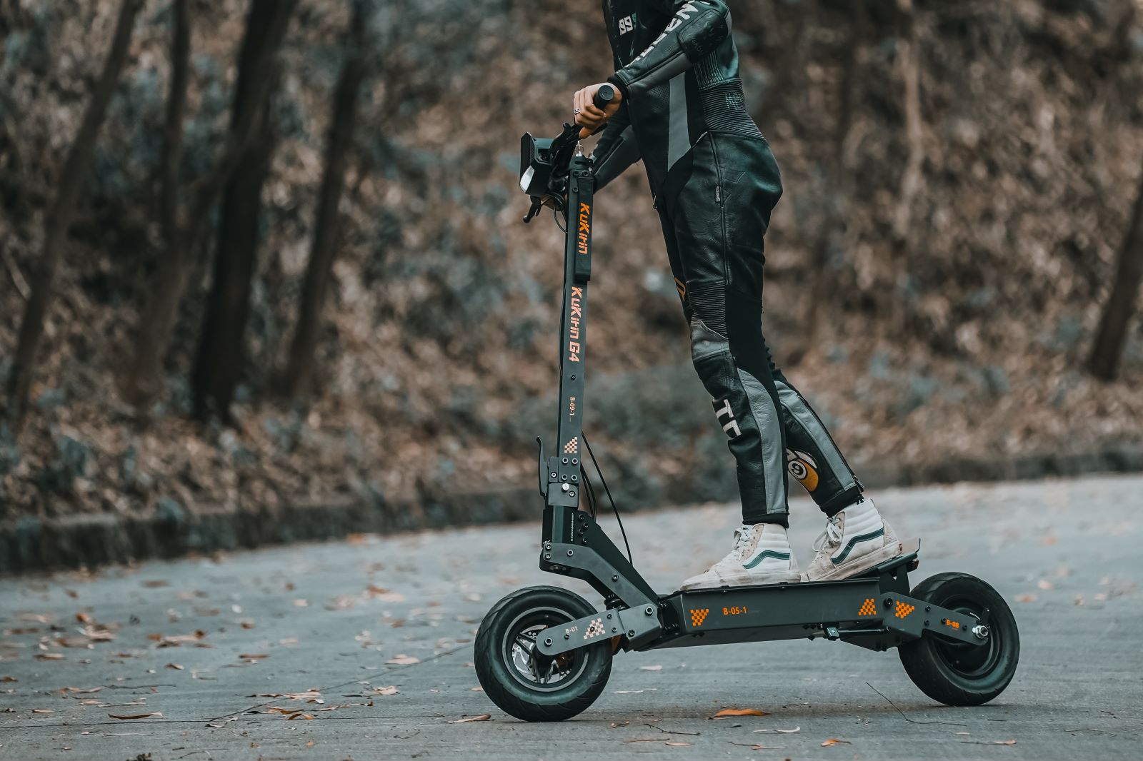 Kukirin G4 2000w high power motor foldable off-road 11 inch off-road tire portable electric scooter with LED screen overseas warehouse delivery