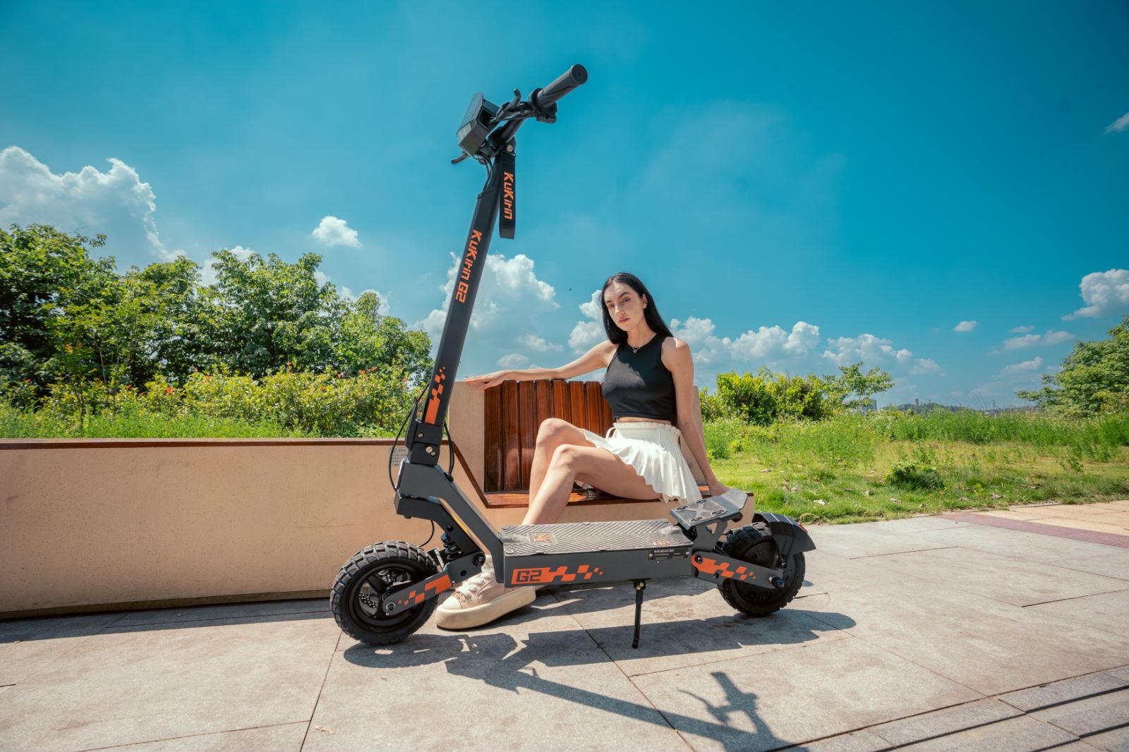 KuKirin G2 Adult Foldable Electric Scooter 10 inch with LCD Touch Screen Suitable for Urban and Off Road Use